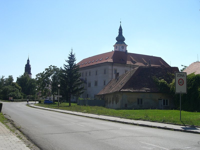 Uh. Ostroh - asi nejak� ka�tie� 