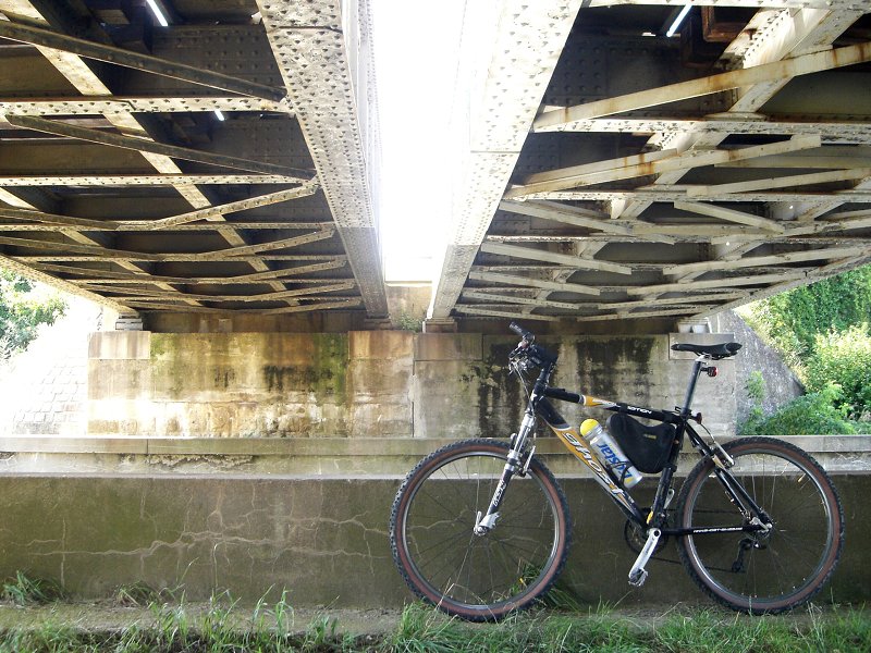 Pod �elezni�n�m mostom 