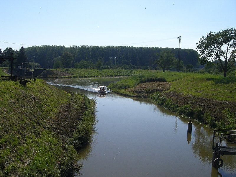 Vnorovy - tu kan�l kri�uje Moravu 