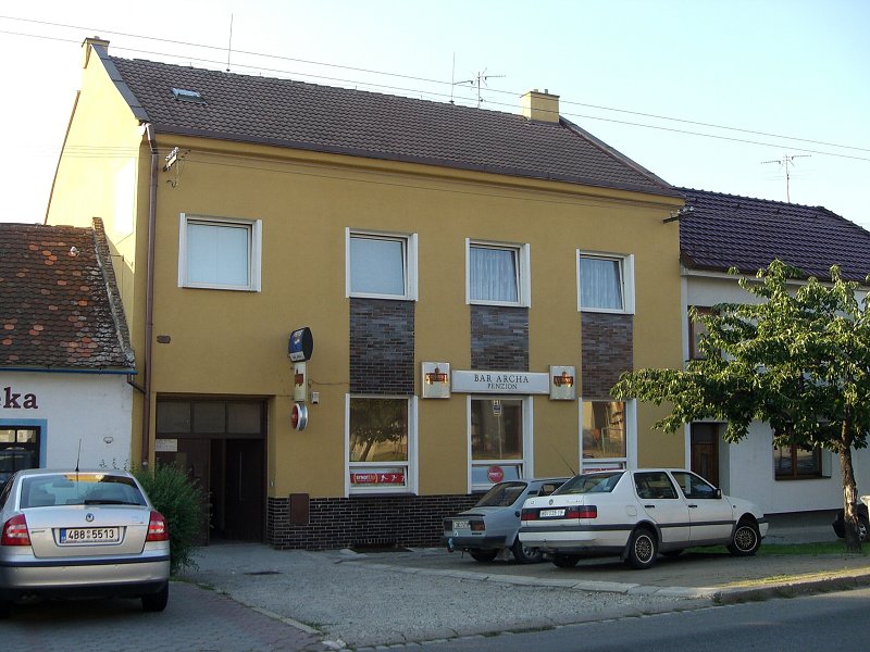 Str�nice, 256 km a 17 hod. v sedle. Tu prenocujem. 