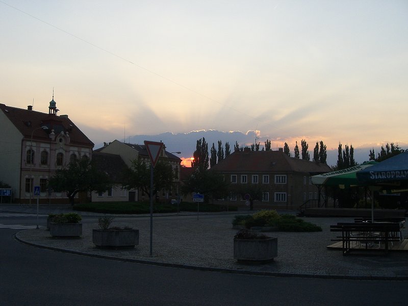 Str�nice - podve�er na n�mest� 