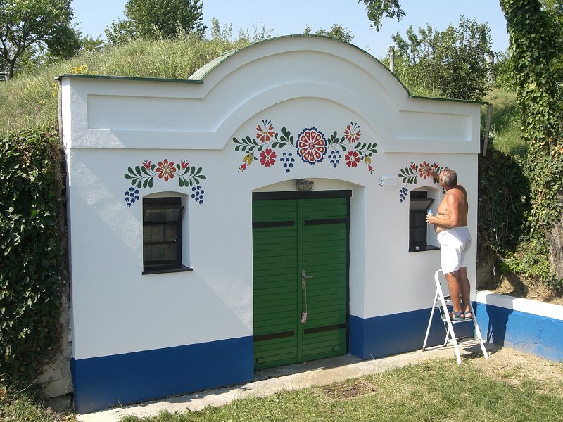 Str�c maluje skl�pek 