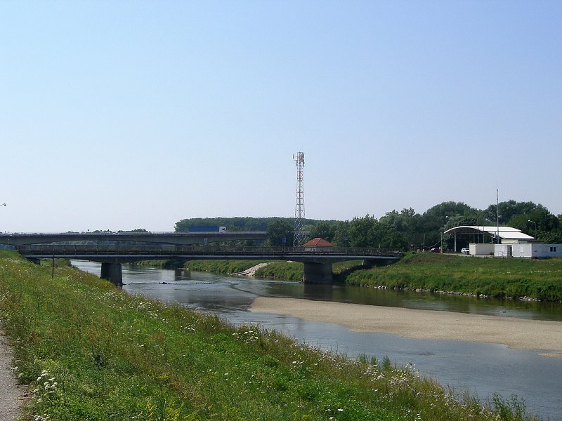 Hrani�n� prechod Brodsk�, vzadu dia�nica 