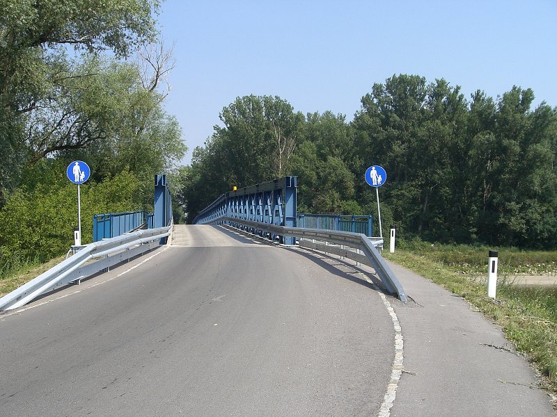 Cez most sp� na slovensk� stranu 