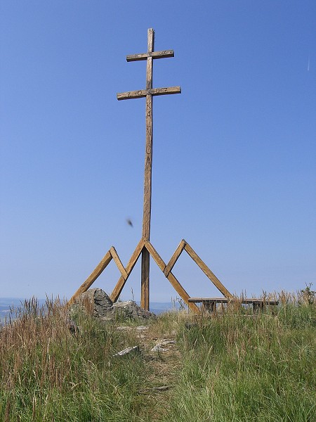 Slotovský dvojkríž tesne pod Ostrým vrchom