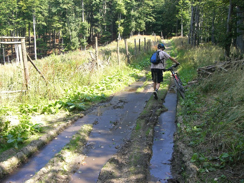 Tu už to nie je také strmé, ale miestami treba aj tak potlačiť