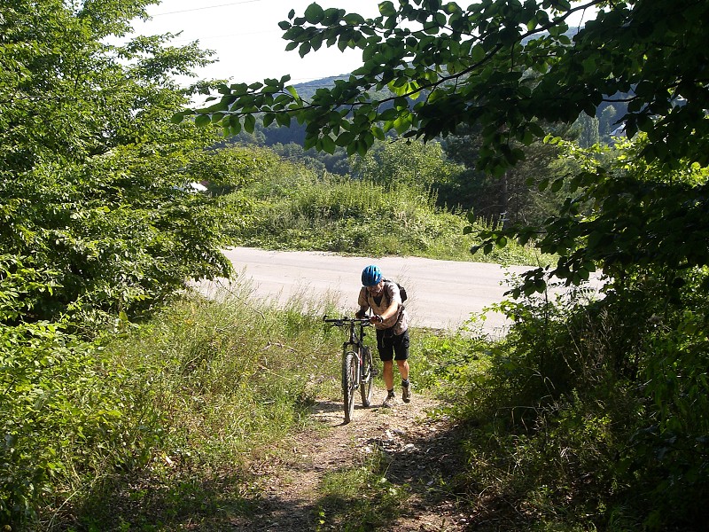 Za Lehotou musíme opäť nabrať stratenú výšku a vystúpať na Mackovú