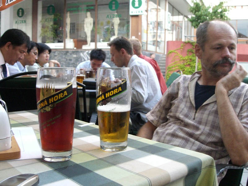 Záverečné pivo na pešej zóne