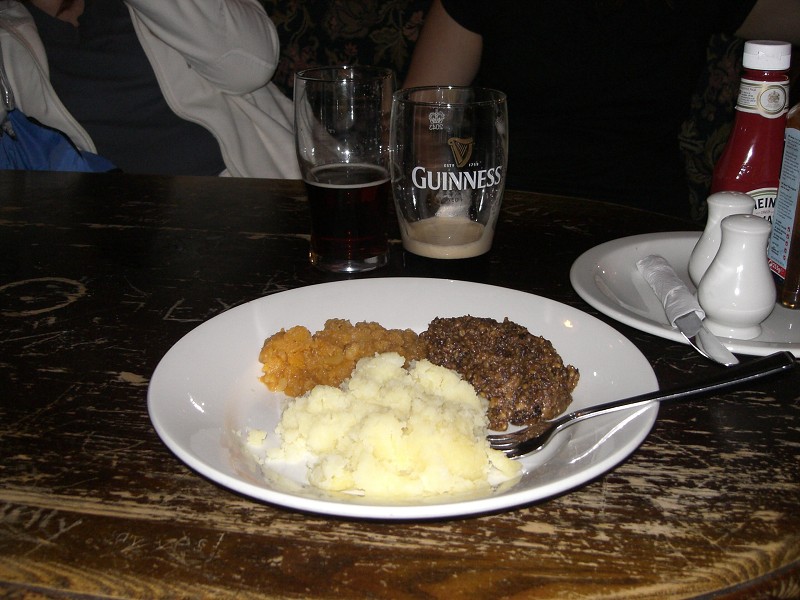 ...a miestnu špecialitu. Bléééé