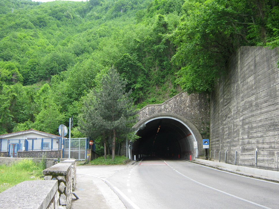 Tunel na druhú stranu, ten ale nepoužijem